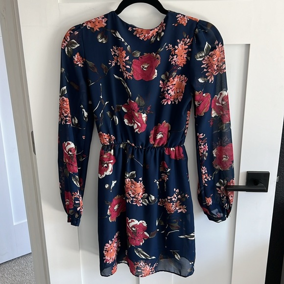 Lulu’s XS Navy Floral Dress - Picture 8 of 8